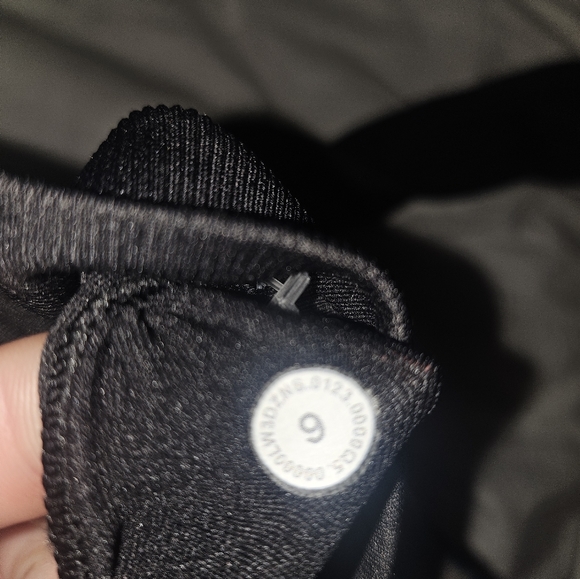 Lululemon leggings size 6 - Picture 4 of 12